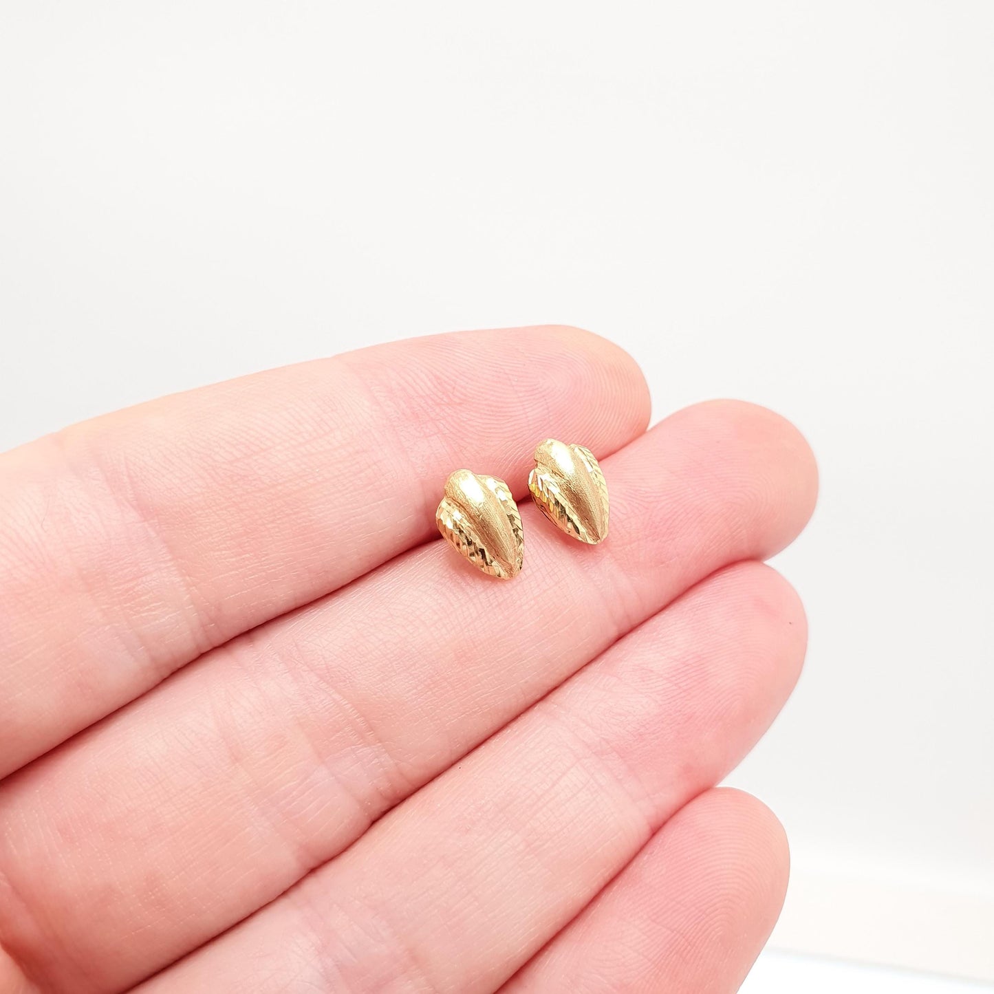 Vintage 18ct 18k Gold Stud Earrings Faceted Triangle French Solid 750 18kt Genuine Fine Estate Gift Dome Ladies Womens Jewelry Jewellery