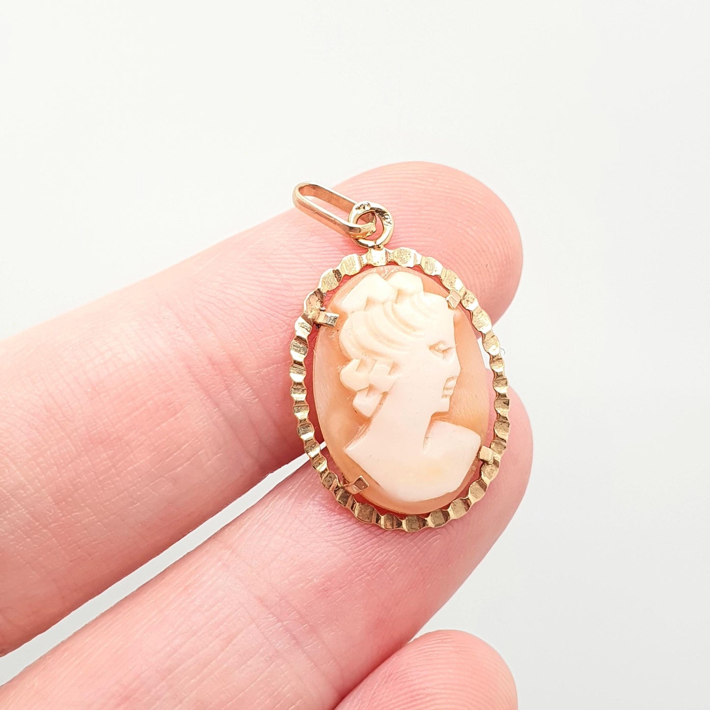 Vintage 18k 18ct Gold Cameo Pendant Necklace Solid 750 18kt French Genuine Shell Fine Carved European Handmade Jewelry Womens Jewellery