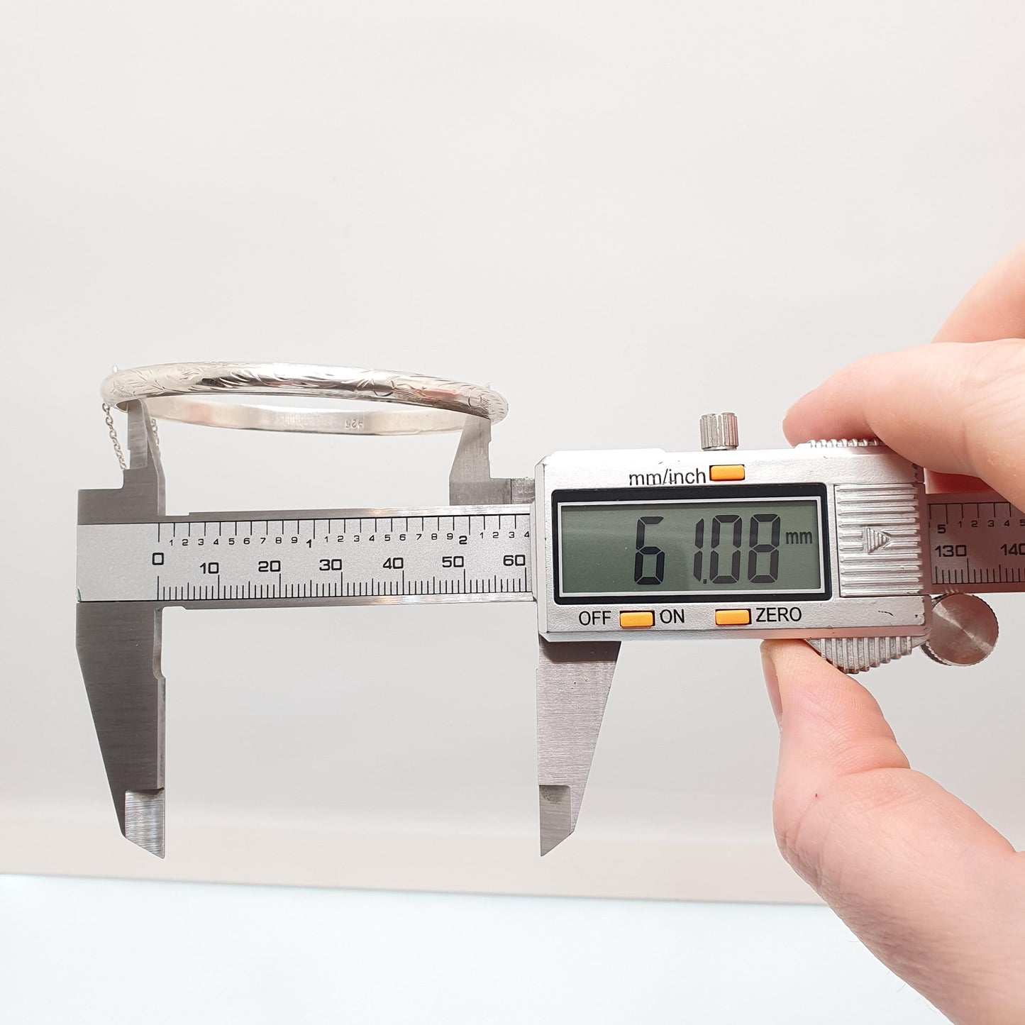 Vintage 925 Silver Bangle Snap Bracelet 9.45g Engraved Hand Engraving Fine Thin Sterling Retro Ladies Womens Retro Jewelry Jewellery