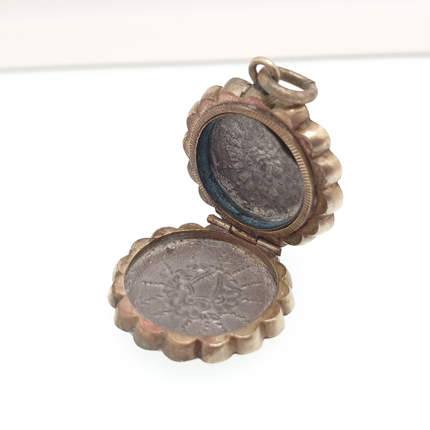 Antique Rolled Gold Locket Necklace Pendant Gold Filled Front & Back Pattern Engraved Circle Vintage Frilled Womens Ladies Jewellery Jewelry