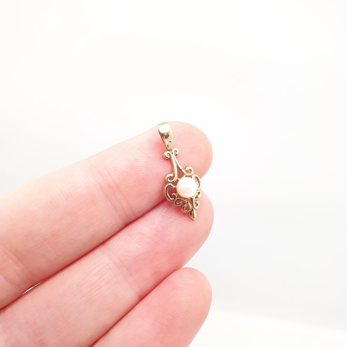 Vintage 9k 9ct Gold Pearl Necklace Pendant Cultured Pearl Genuine Real Hallmarked Solid 375 Yellow Cute Ladies Womens Jewelry Jewellery