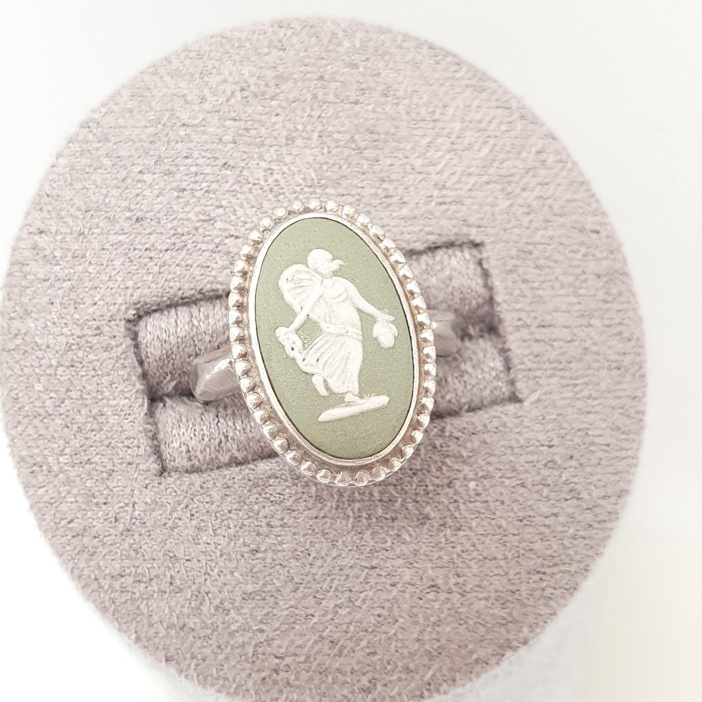 Vintage Sterling Silver Wedgwood Ring Green Jasperware Cameo Signet Genuine Josiah 1971 Hallmarked Women Ladies Retro Jewelry Jewellery
