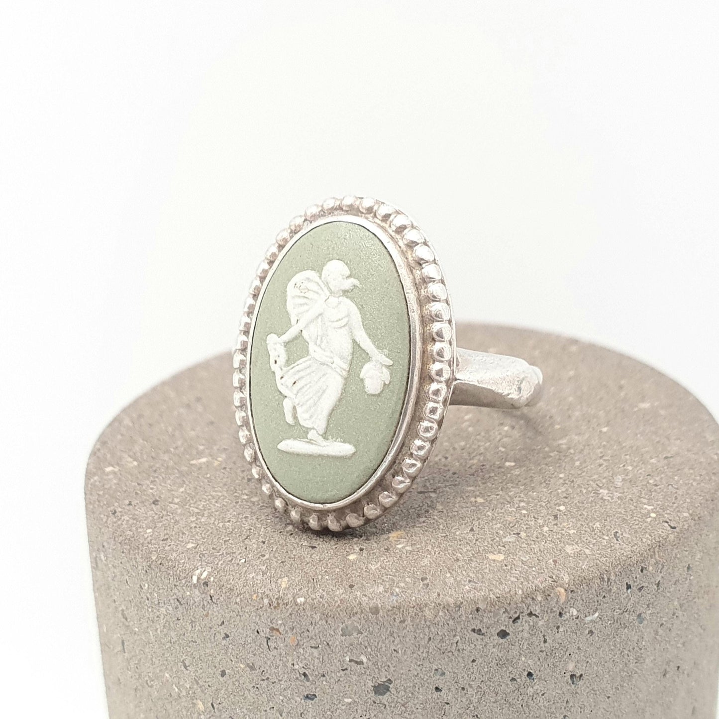 Vintage Sterling Silver Wedgwood Ring Green Jasperware Cameo Signet Genuine Josiah 1971 Hallmarked Women Ladies Retro Jewelry Jewellery