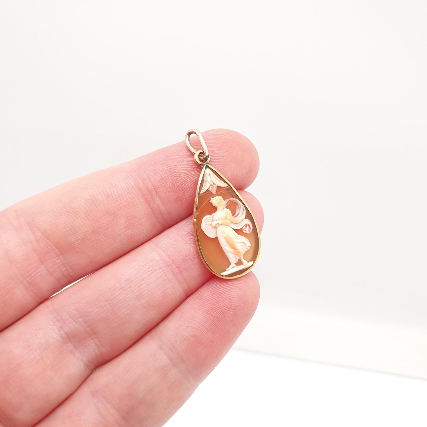 Antique 14k 14kt Gold Cameo Necklace Grace Pendant Solid 585 Pear Cut Unique Hand Carved Shell Lady Woman Vintage Jewelry Jewellery
