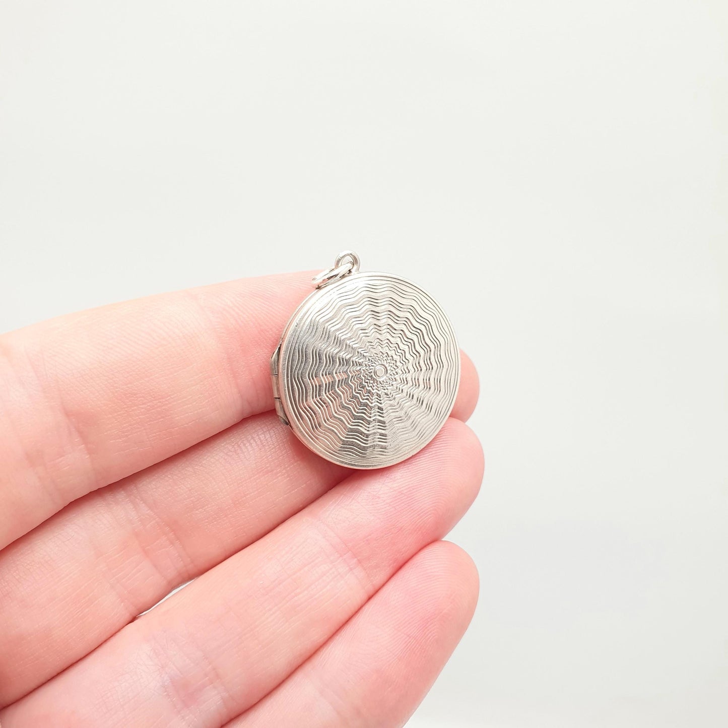 Antique Solid Silver Locket Art Deco Geometric Pattern Round Circle Necklace Pendant Rare Fine 1920s Picture Photo Jewelry Vintage Jewellery