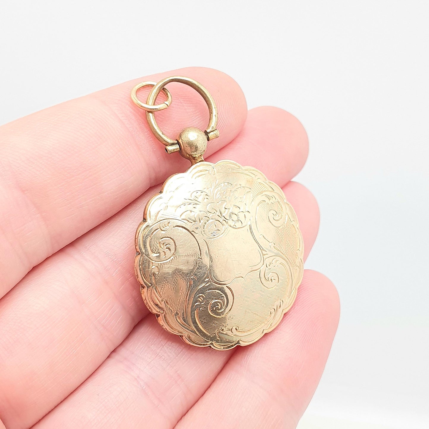 Antique Victorian 9ct 9k Gold Locket Necklace Pendant Large Big Solid Back & Front Pocket Watch Style Engraving Picture Jewelry Jewellery