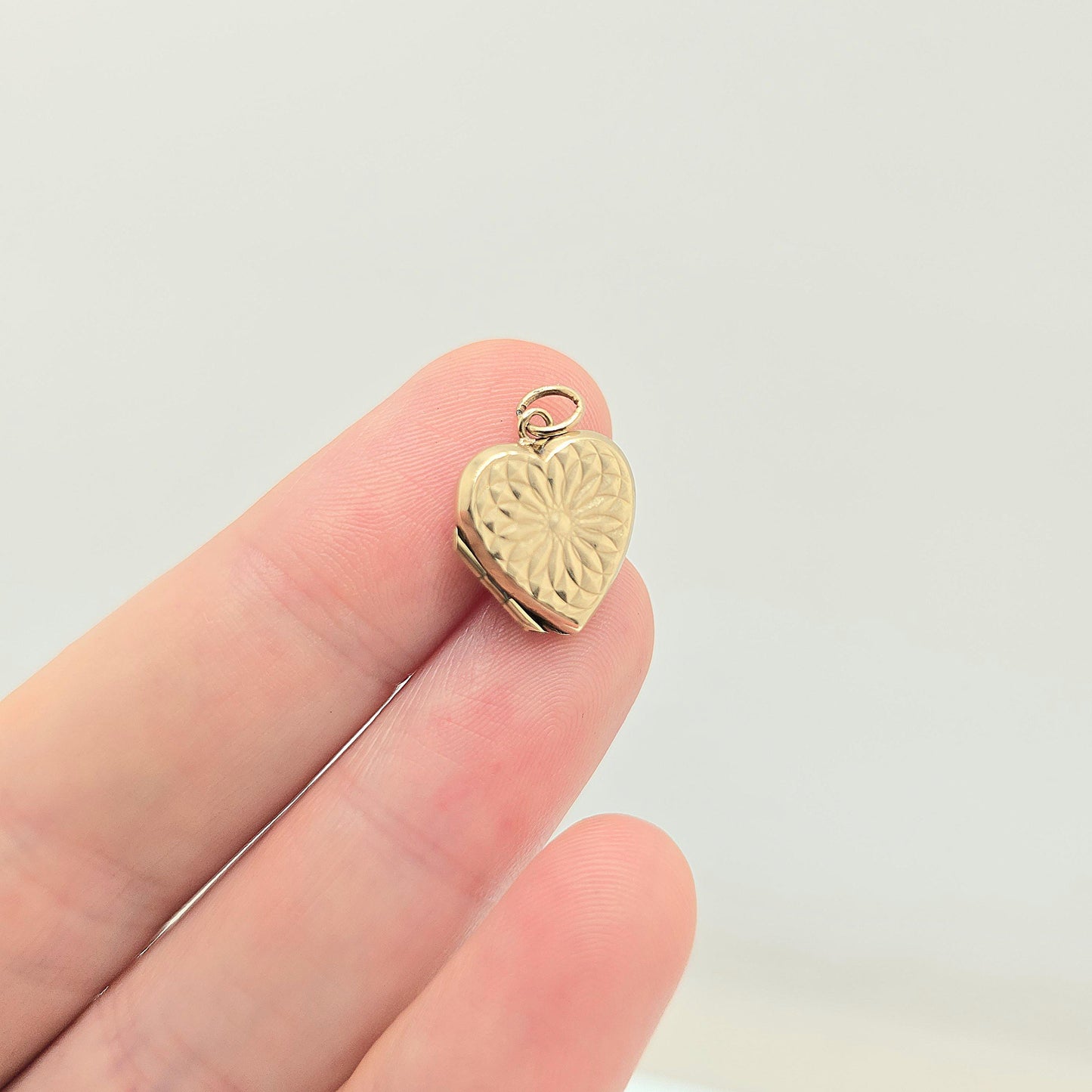 Old Vintage 9ct Gold Heart Locket Gyroscope Solid 9k 375 Pendant Small Cute Fine Estate Gift Back & Front Necklace Jewelry Womens Jewellery