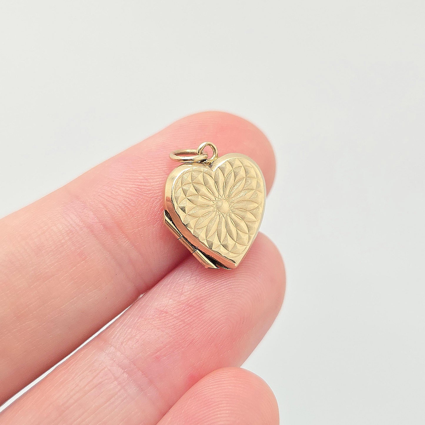 Old Vintage 9ct Gold Heart Locket Gyroscope Solid 9k 375 Pendant Small Cute Fine Estate Gift Back & Front Necklace Jewelry Womens Jewellery