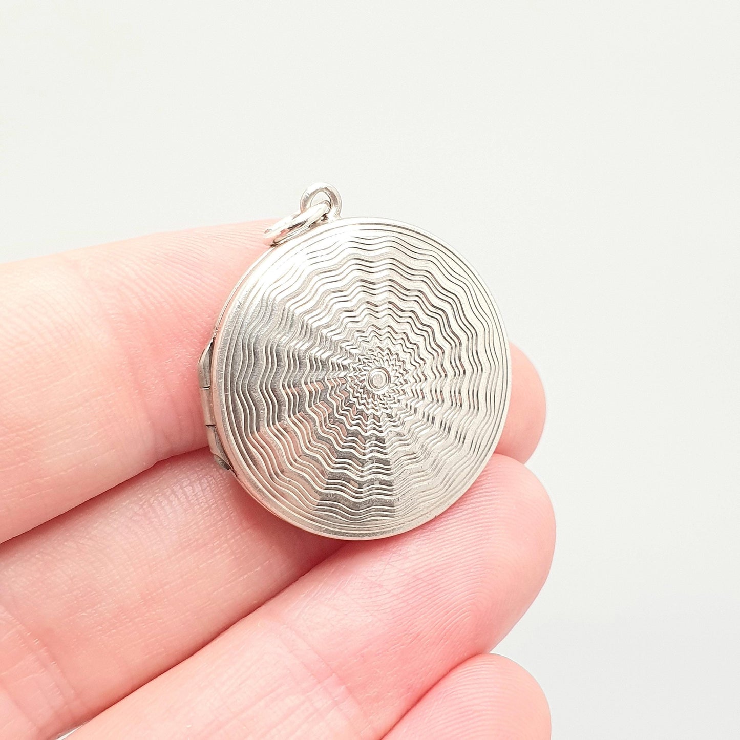 Antique Solid Silver Locket Art Deco Geometric Pattern Round Circle Necklace Pendant Rare Fine 1920s Picture Photo Jewelry Vintage Jewellery
