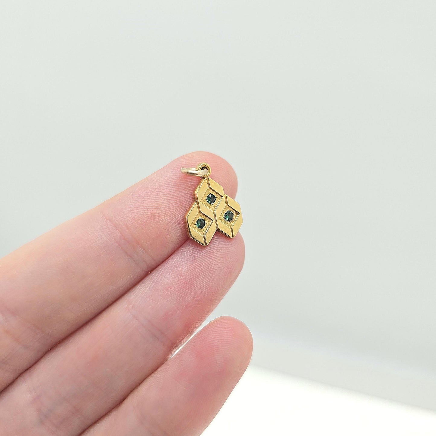 Vintage 10k Gold Honeycomb Pendant Necklace Green Tourmaline Solid 417 10kt Necklace Honey Bee Yellow Modernist Retro Jewelry Jewellery
