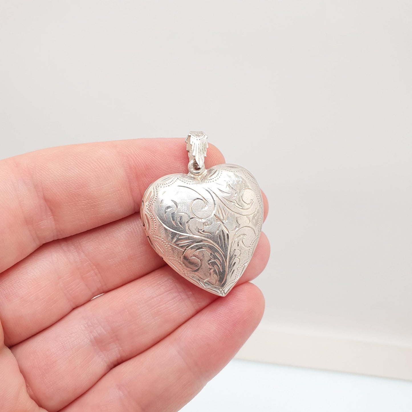 Vintage Sterling Silver Large Heart Locket Big Necklace Pendant Hand Engraved Solid 925 Cute Picture Photo Womens Ladies Jewelry Jewellery
