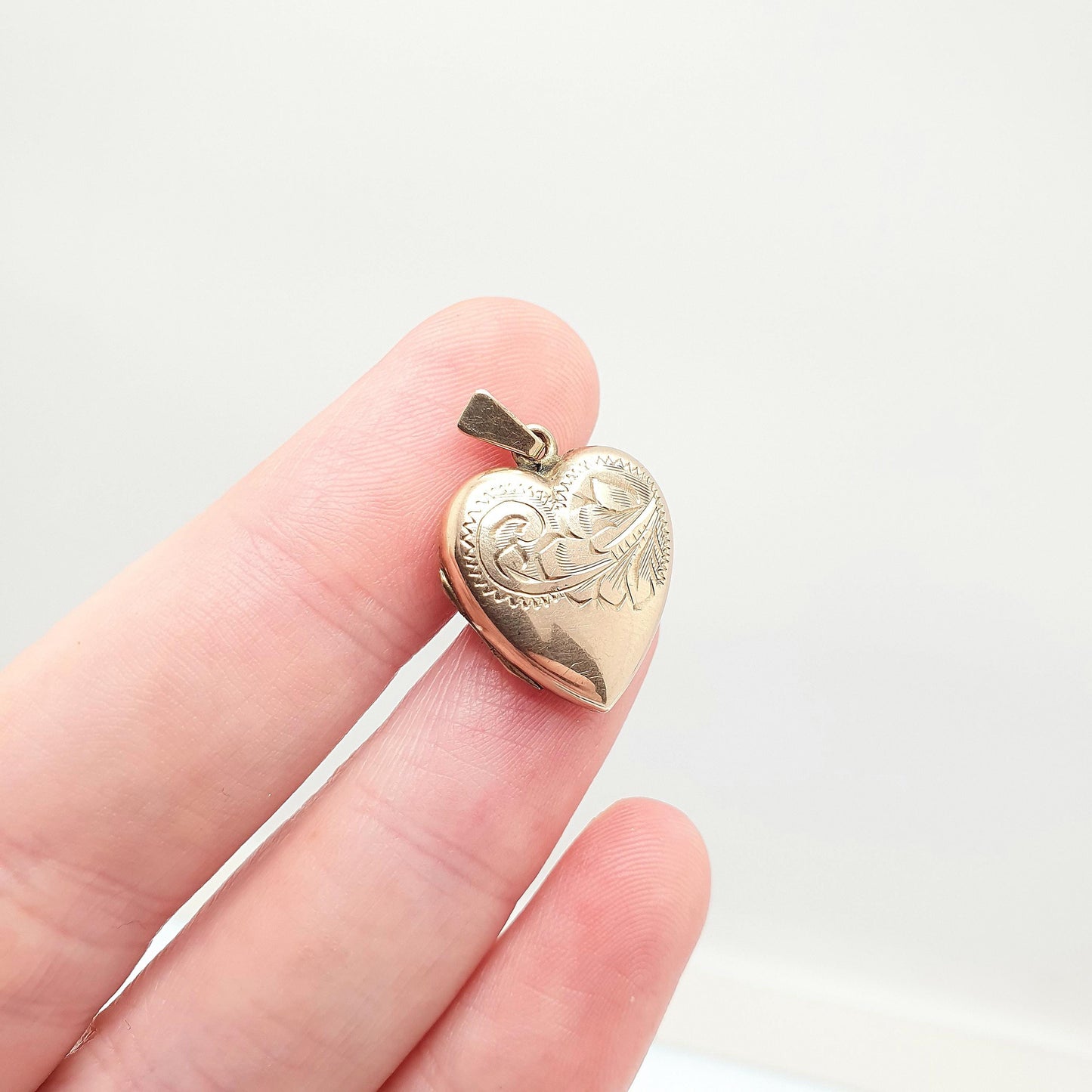 Antique 9ct Gold Heart Locket Cute Engraved Solid 9k 375 Pendant Fine Estate Love Gift Back & Front Necklace Retro Jewelry Womens Jewellery