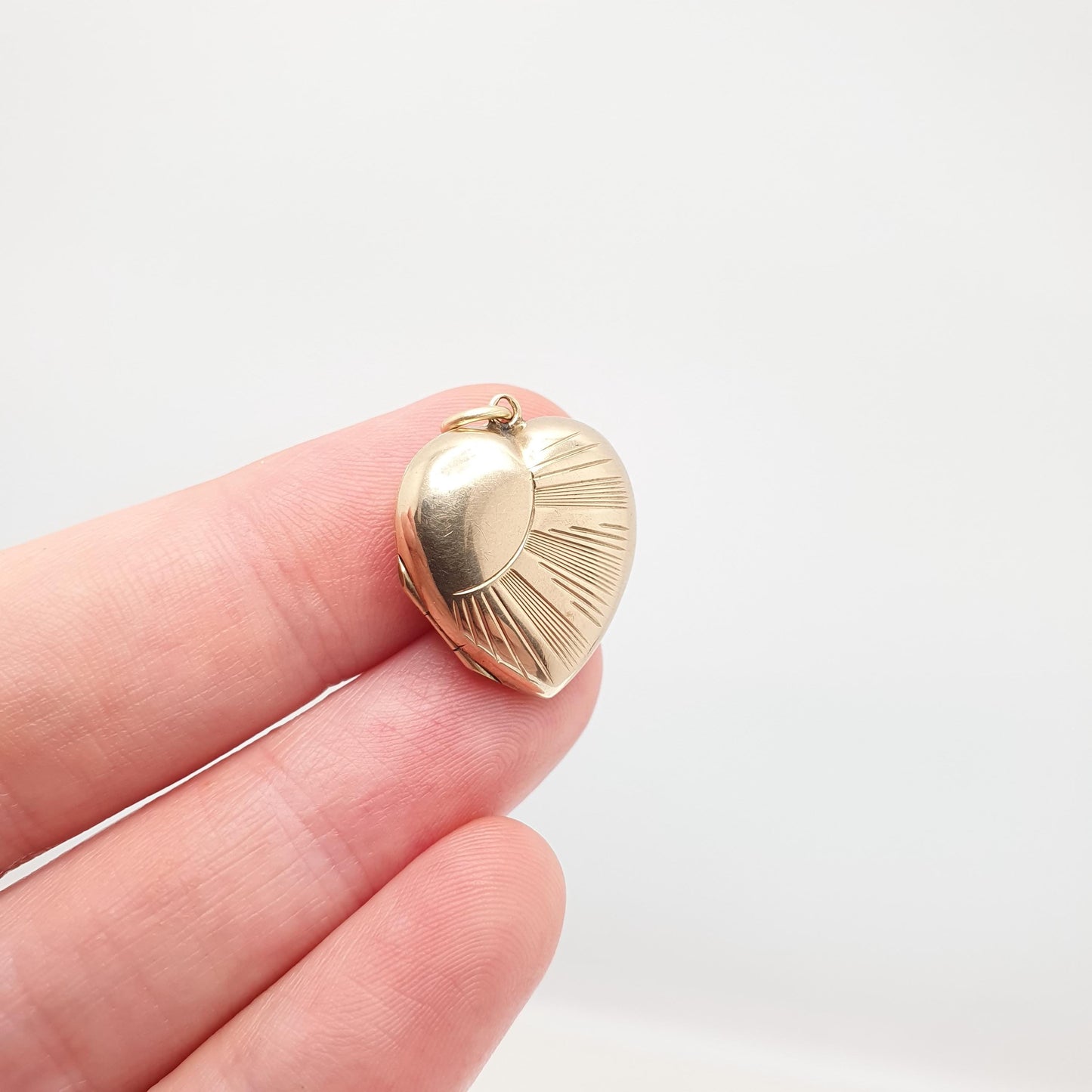 Antique 9ct 9k Gold Heart Locket Sunburst Art Deco Solid Yellow Gold Back & Front Engraved 1920s Necklace Photo Pendant Jewelry Jewellery