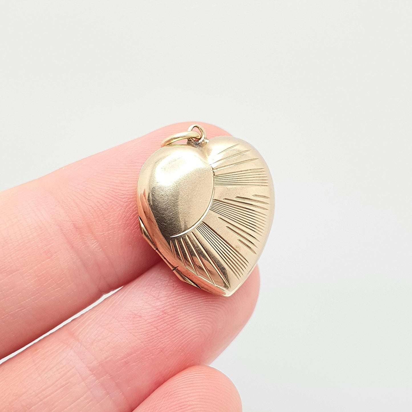 Antique 9ct 9k Gold Heart Locket Sunburst Art Deco Solid Yellow Gold Back & Front Engraved 1920s Necklace Photo Pendant Jewelry Jewellery