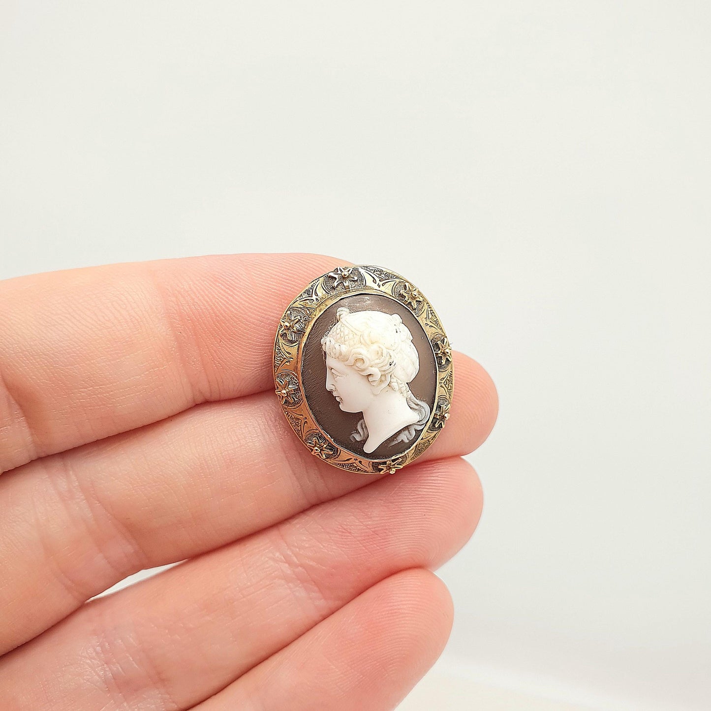 Antique Victorian 9k 9ct Gold Cameo Brooch Pin Solid 375 Border Hand Carved Shell Vintage Italian European Genuine Jewelry Womens Jewellery