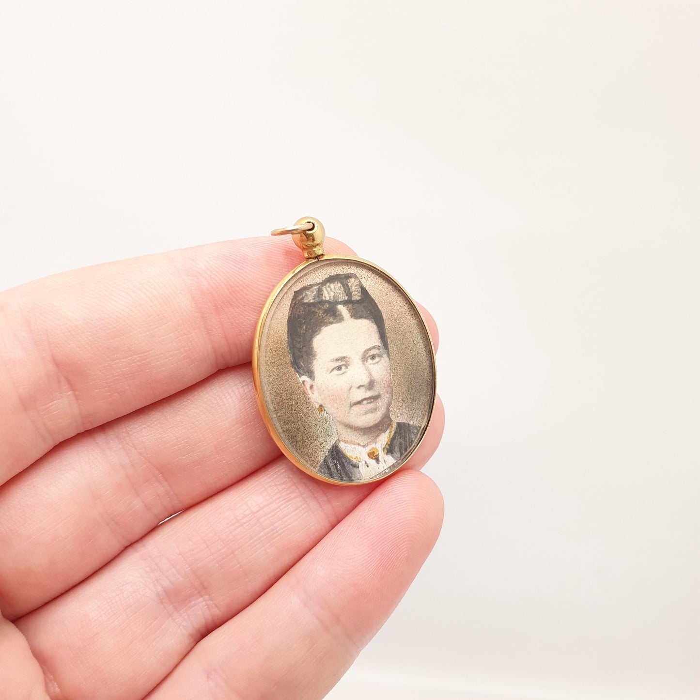 Antique 9ct Gold Locket Pendant Necklace 1910 Hallmark Solid 375 Yellow 9k 9kt Oval Plain Vintage Photo Picture Glass Gift Jewelry Jewellery