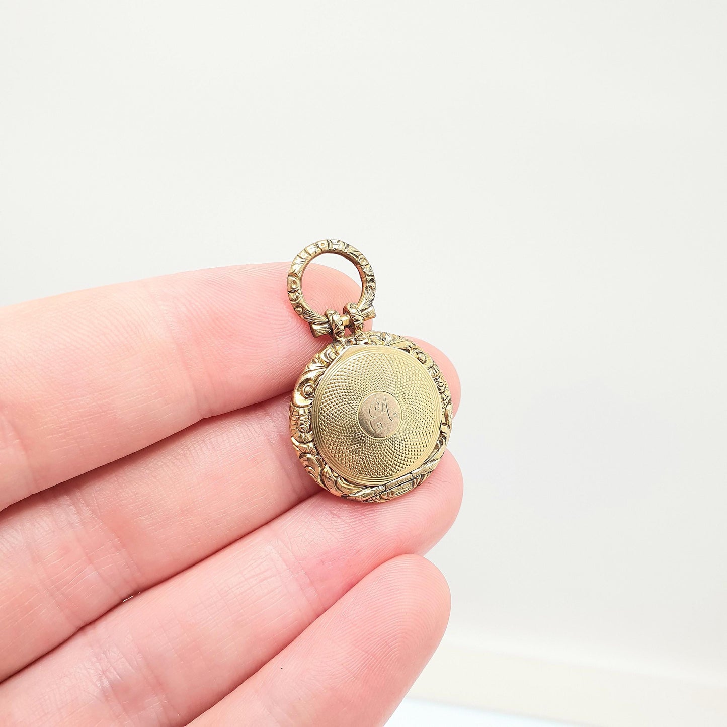 Antique Victorian 9ct 9k Gold Locket Necklace Pendant Pocket Watch Style Chased Border Solid Back & Front Style Picture Jewelry Jewellery