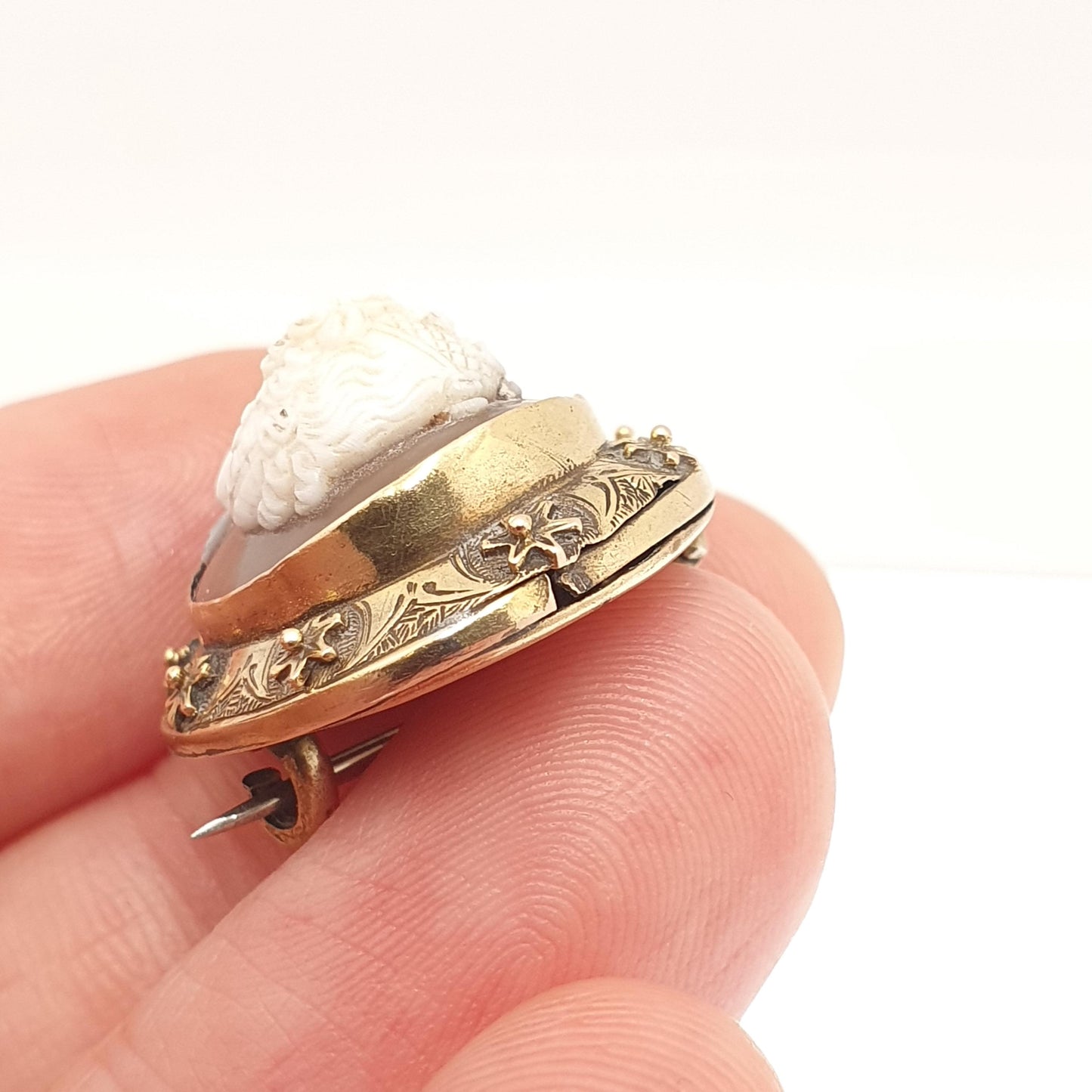 Antique Victorian 9k 9ct Gold Cameo Brooch Pin Solid 375 Border Hand Carved Shell Vintage Italian European Genuine Jewelry Womens Jewellery