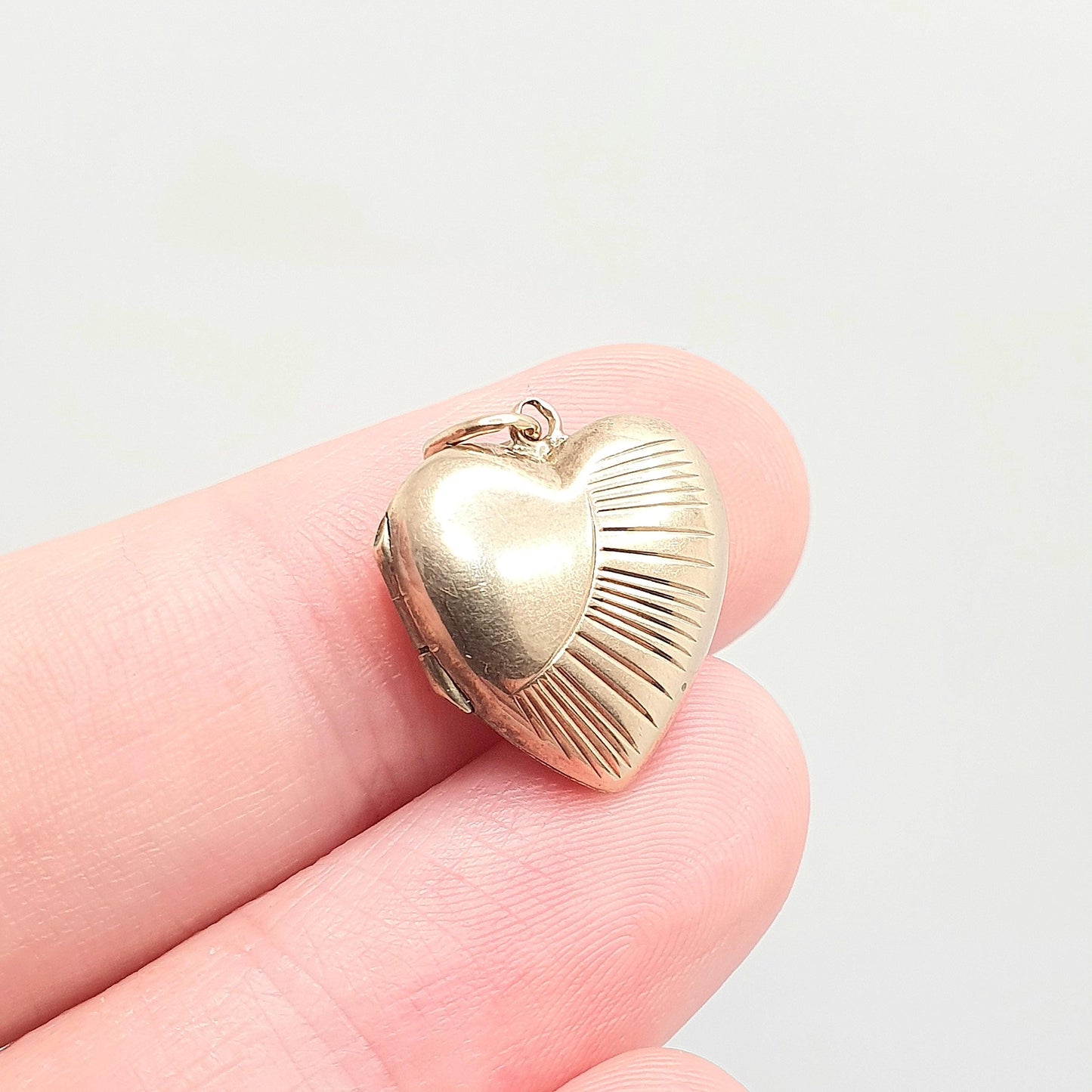 Antique 9ct 9k Gold Heart Locket Sunburst Art Deco Solid Yellow Gold Back & Front Engraved 1920s Necklace Photo Pendant Jewelry Jewellery