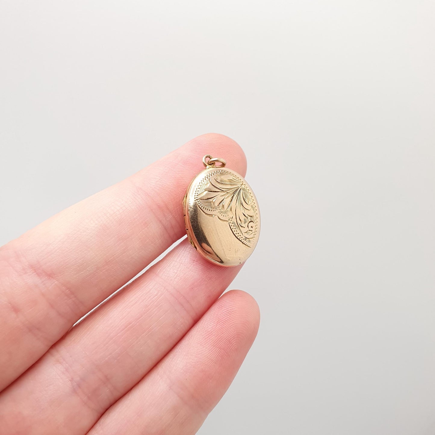 Antique 9ct 9k Gold Locket Pendant Oval Engraved Necklace Solid 375 Yellow Back & Front Vintage Fine Estate Picture Jewelry Jewellery