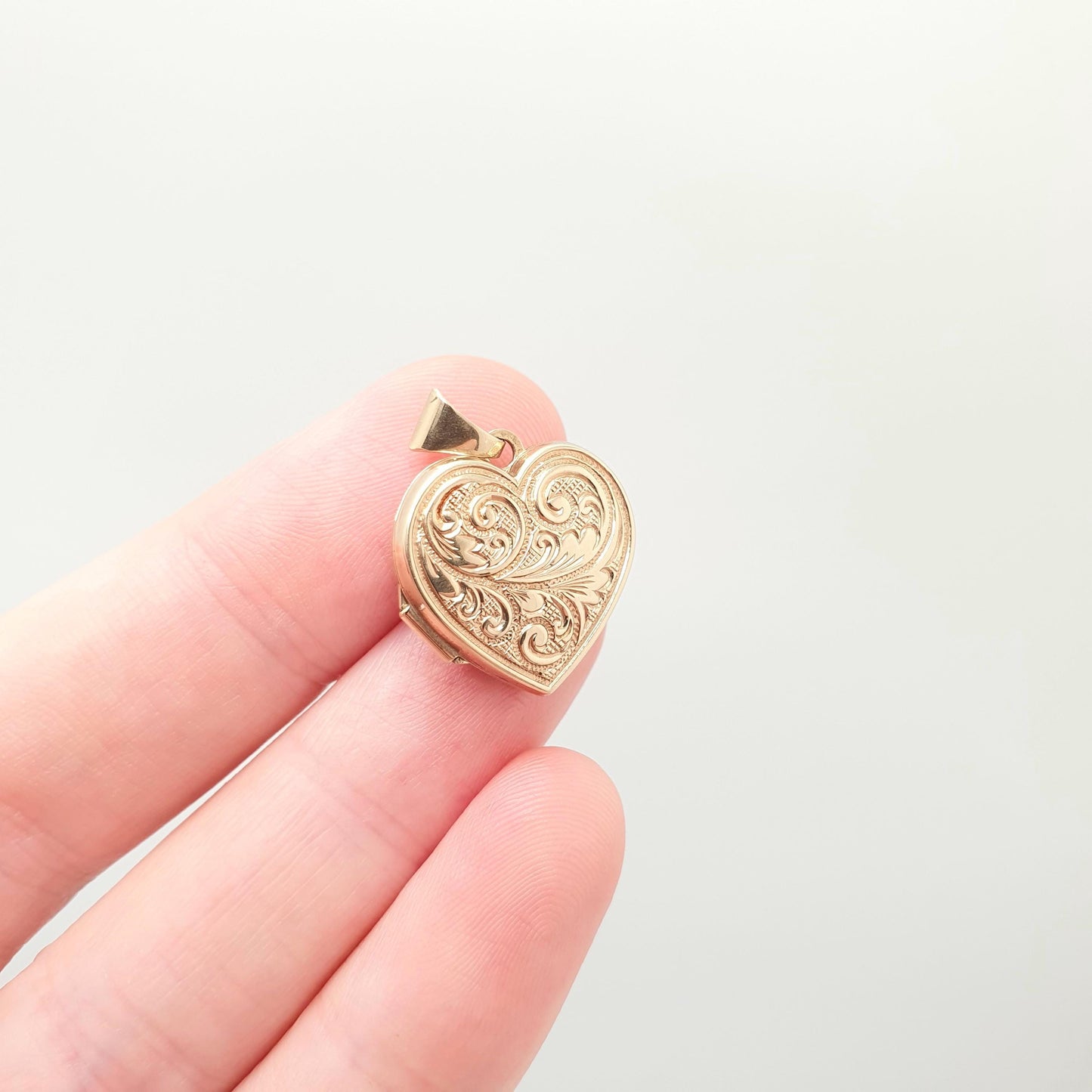 Vintage Solid 9k 375 Gold Heart Locket LOVE YOU ALWAYS All 9ct 9 Carat Small Necklace Cute Photo Picture Pendant Womens Jewelry Jewellery