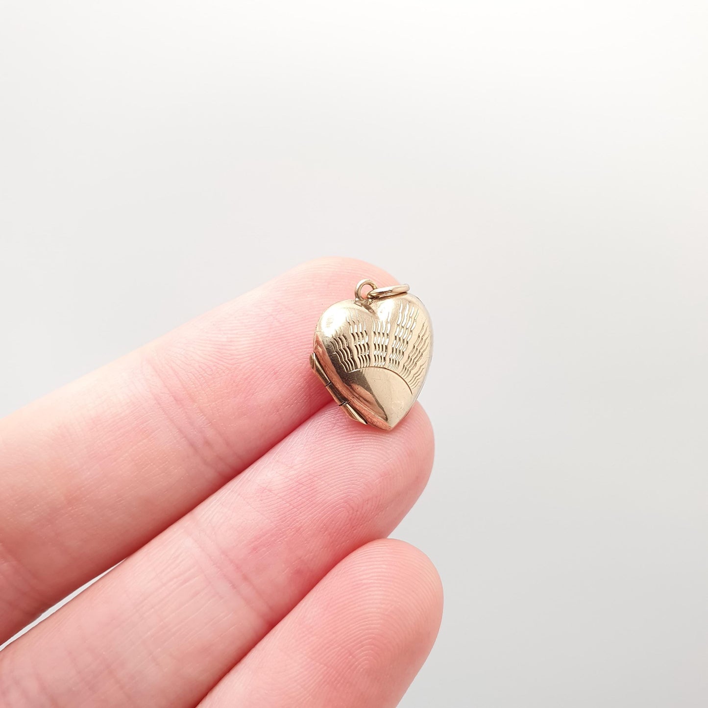 Antique 9ct 9k Gold Heart Locket Sunburst Art Deco Solid Yellow Gold Back & Front Small Tiny 1920s Necklace Photo Pendant Jewelry Jewellery