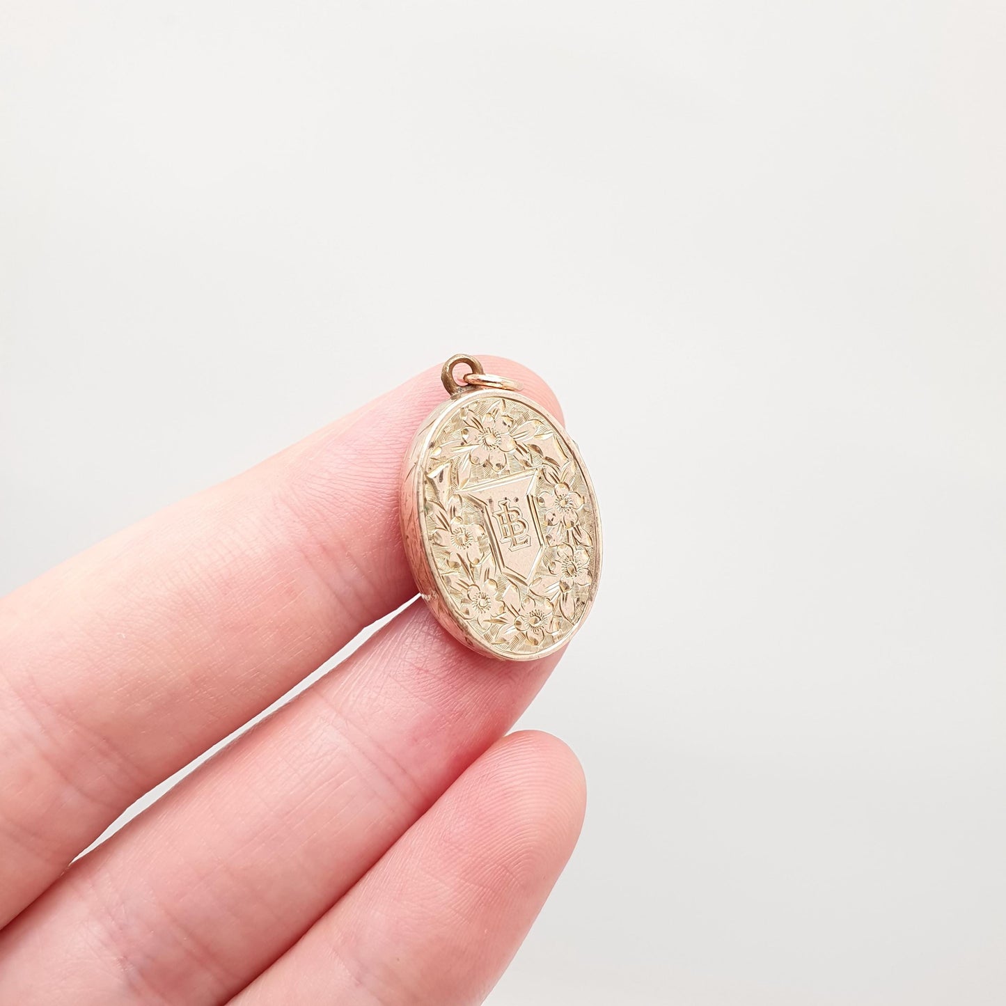 Antique 9ct Rose Gold Locket Victorian Oval Solid 9k 375 Engraved Small Cute Pendant Love Gift Back Front Necklace Jewelry Womens Jewellery