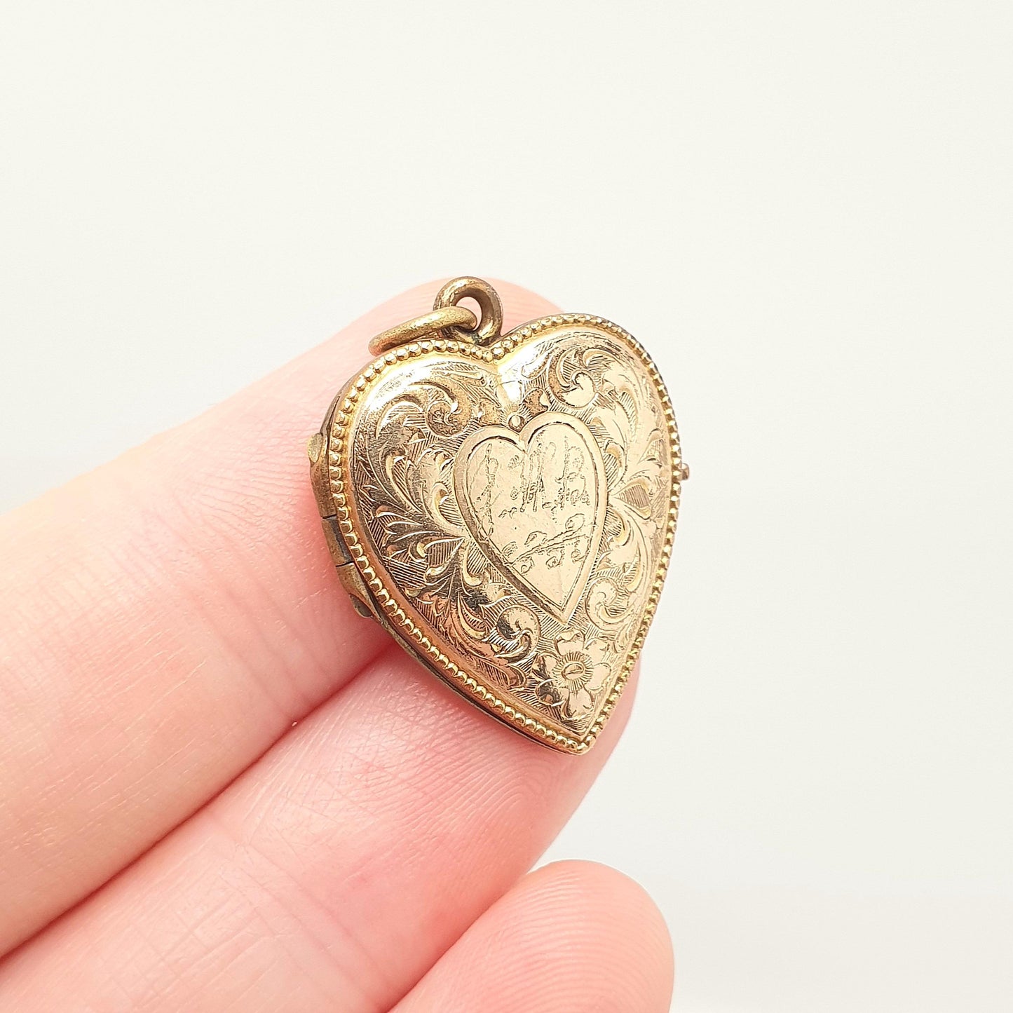 Antique Rolled Gold Heart Locket Necklace Victorian Gold Filled Pendant Love Vintage Picture Photo Womens Ladies Jewellery Jewelry