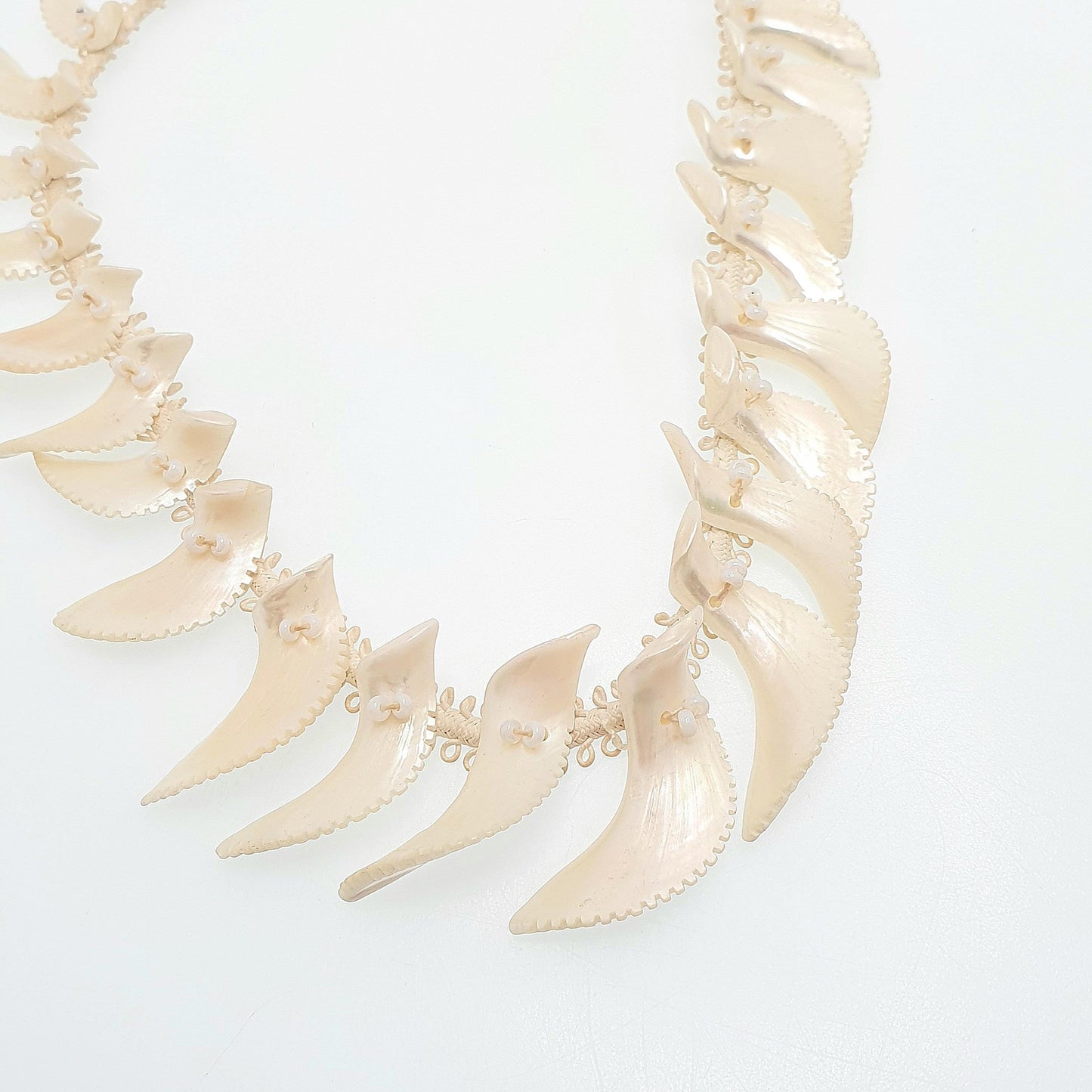 Antique Victorian Mother of Pearl Necklace Jagged Teeth Hand Carved Genuine Shell Lace Collar Twist Frill Pendants Womens Jewellery Jewelry