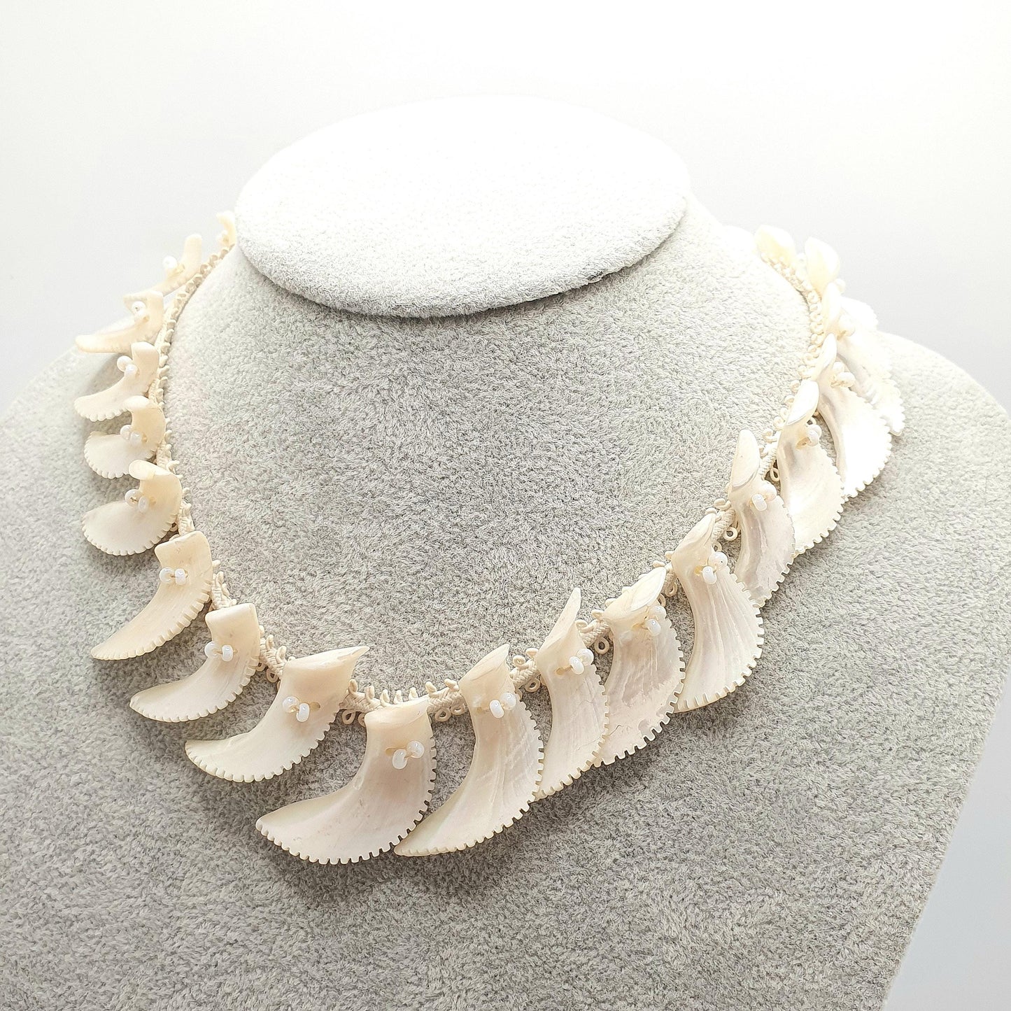 Antique Victorian Mother of Pearl Necklace Jagged Teeth Hand Carved Genuine Shell Lace Collar Twist Frill Pendants Womens Jewellery Jewelry