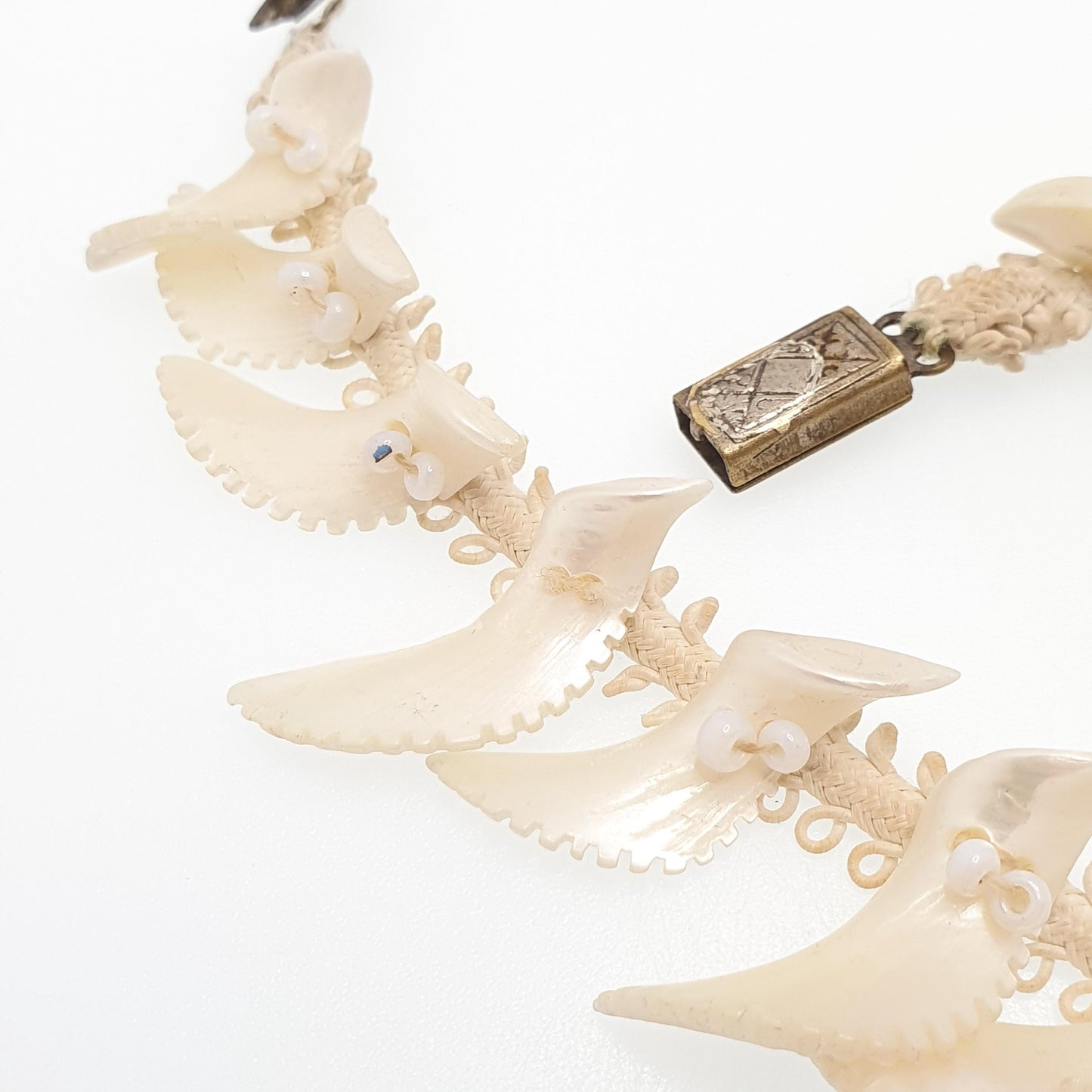 Antique Victorian Mother of Pearl Necklace Jagged Teeth Hand Carved Genuine Shell Lace Collar Twist Frill Pendants Womens Jewellery Jewelry