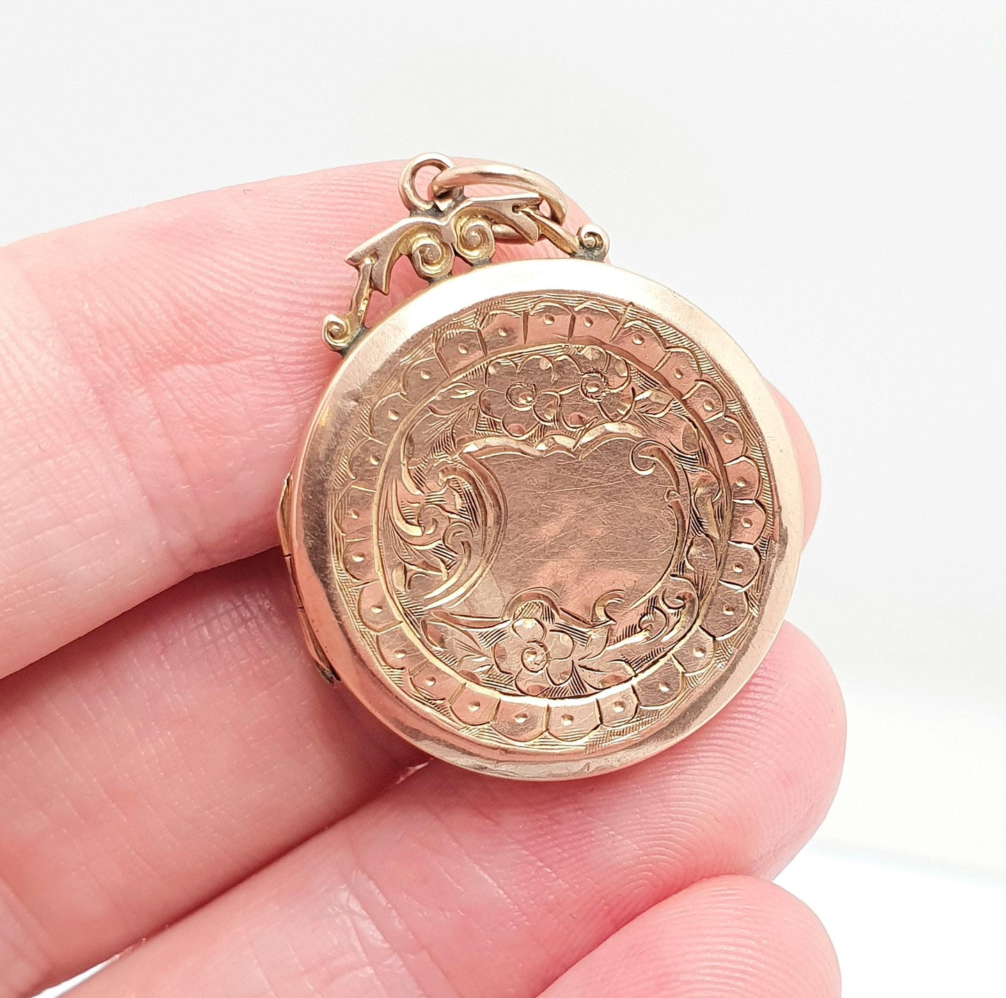 Antique 9ct Rose Gold Locket Round Circle Solid 9k 375 Shield Engraved Big Pendant Love Gift Back & Front Necklace Jewelry Womens Jewellery