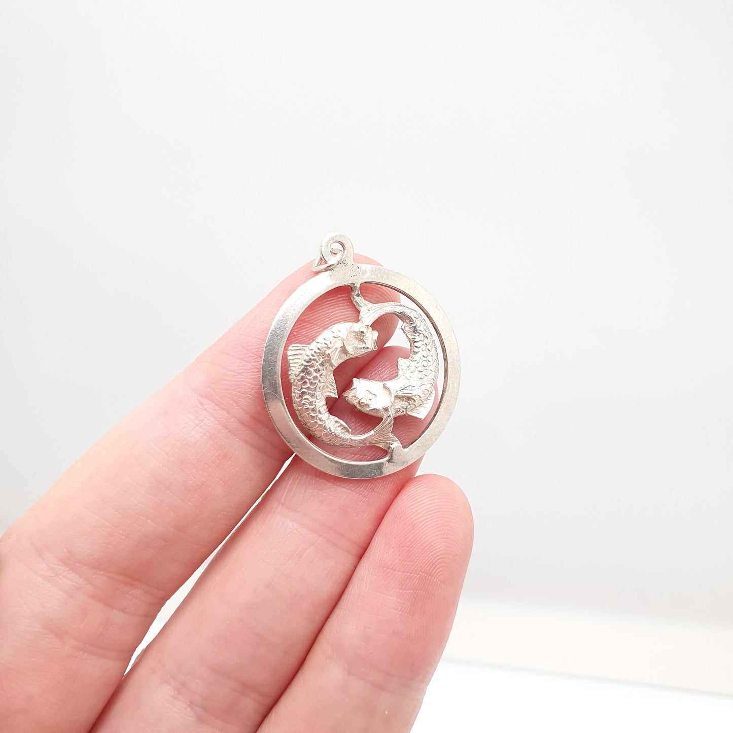 Vintage Solid Silver Pisces Pendant Necklace Astrological Star Sign Fish Zodiac Retro Unisex Animal Sea Creature Jewelry Jewellery