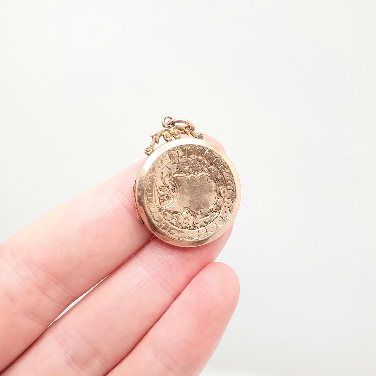 Antique 9ct Rose Gold Locket Round Circle Solid 9k 375 Shield Engraved Big Pendant Love Gift Back & Front Necklace Jewelry Womens Jewellery
