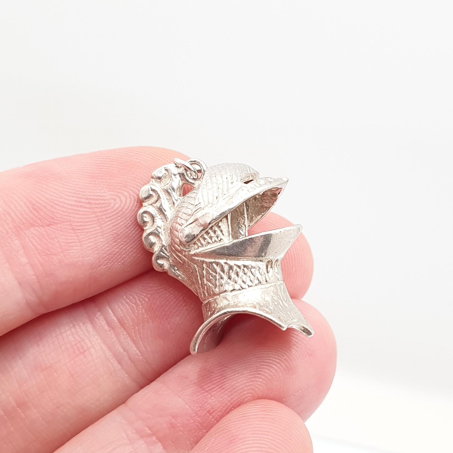 Vintage Solid Silver Knight Charm Pendant Knights Helmet Opening Moving Necklace Knights Retro Armour Soldier Womens Mens Jewelry Jewellery