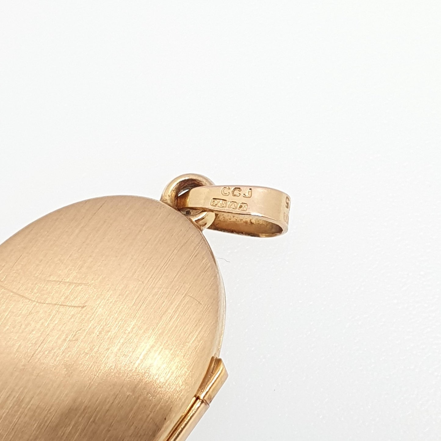 Vintage Solid 9ct 9k Gold Locket Oval All 375 9 Carat Gold Embossed Necklace Photo Picture Pendant Retro Jewelry Womens Jewellery