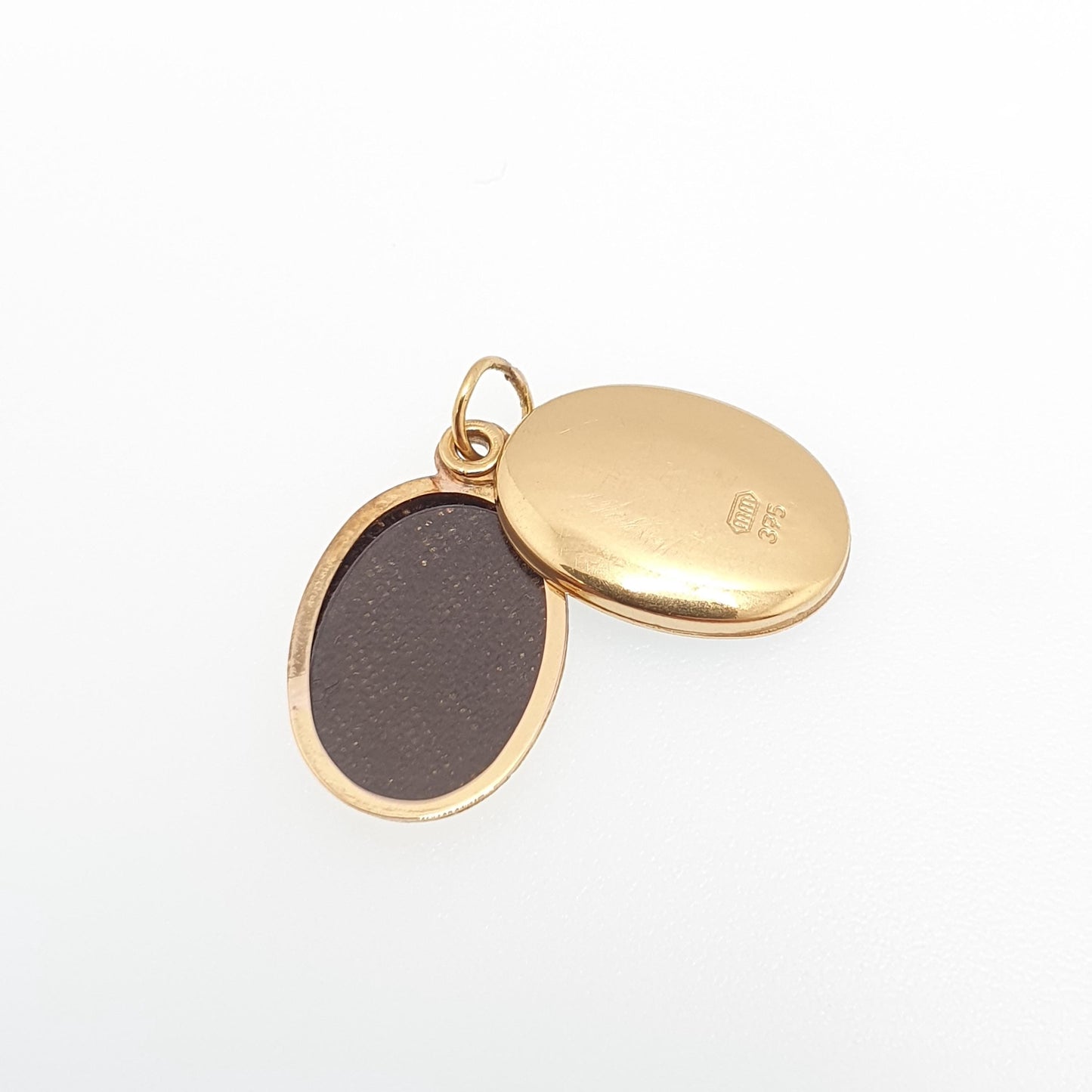 Vintage Solid 9k 9kt Gold Butterfly Locket Oval All 9ct 9 Carat Small Necklace Cute Engraved Photo Picture Pendant Retro Jewelry Jewellery