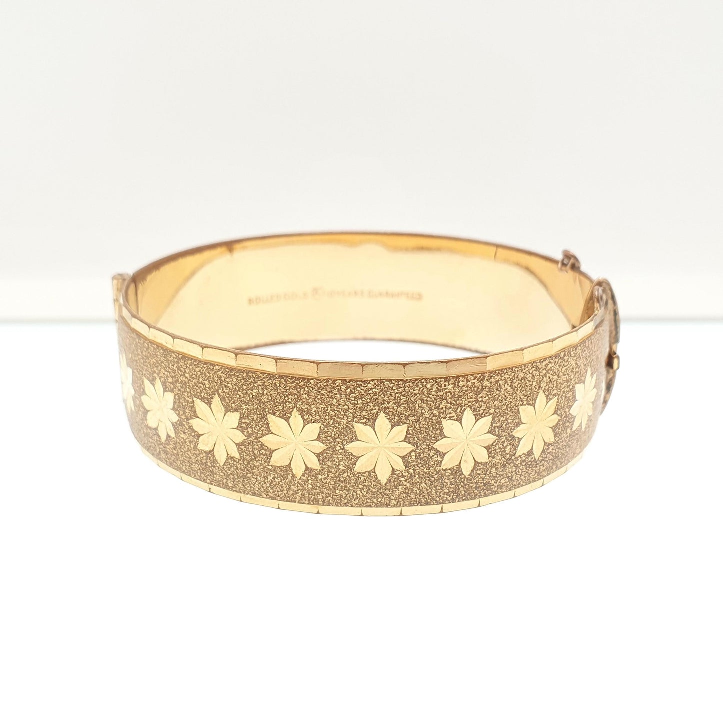 Old Vintage Rolled Gold Filled Snap Bangle Bracelet Star Engraved 43.64g Wide Womens Jewelry Retro Jewellery