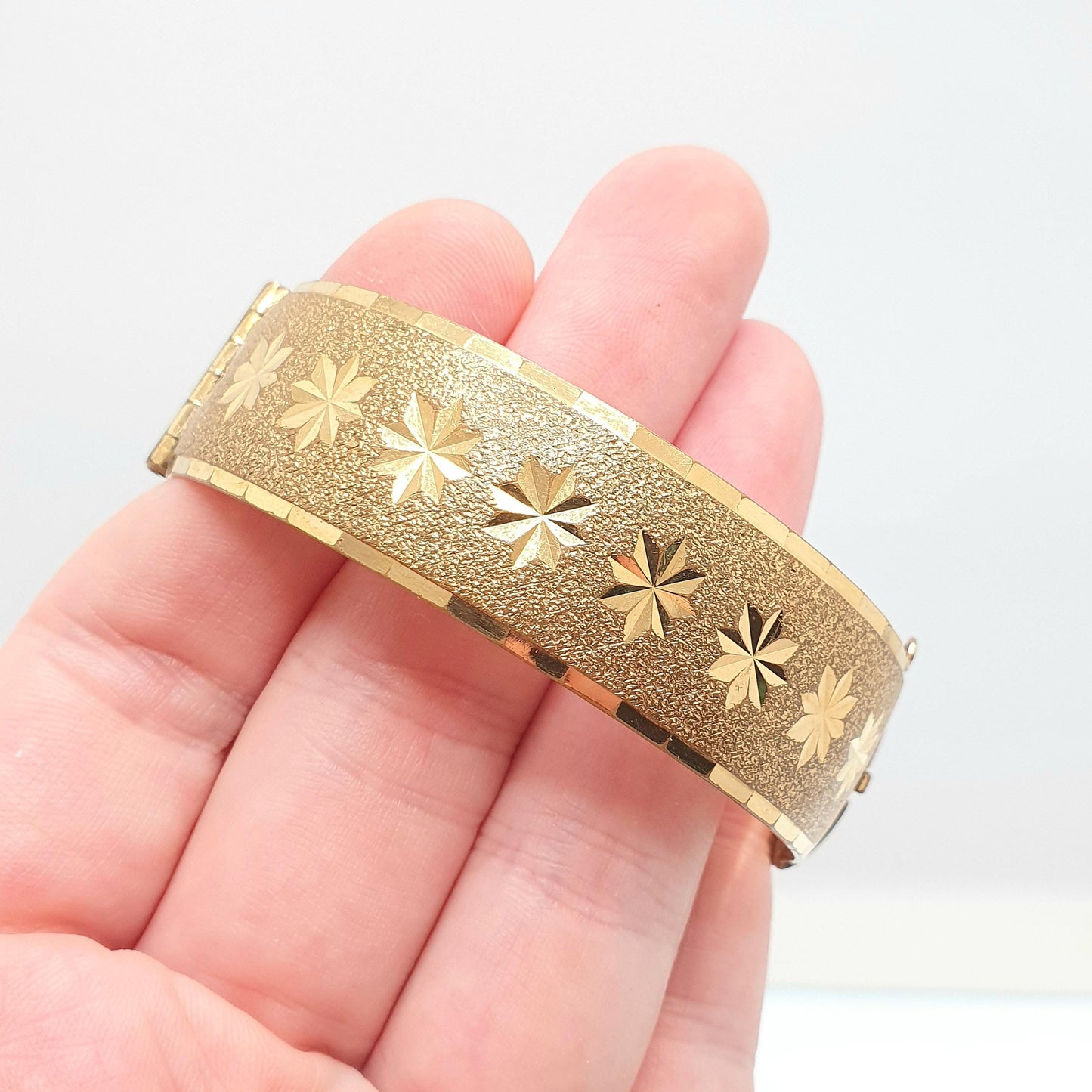 Old Vintage Rolled Gold Filled Snap Bangle Bracelet Star Engraved 43.64g Wide Womens Jewelry Retro Jewellery