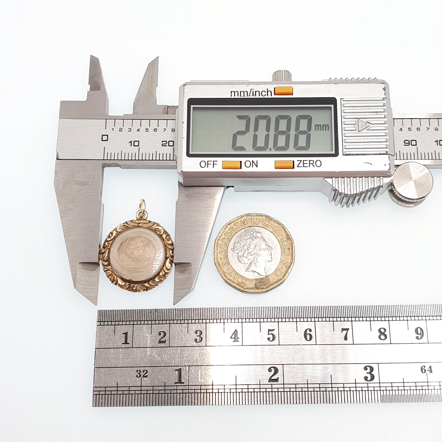 Antique 9ct 9k Gold Back Victorian Locket Pendant IN MEMORY OF Enamel Mourning Chased Necklace Photo Pocket Womens Jewelry Jewellery