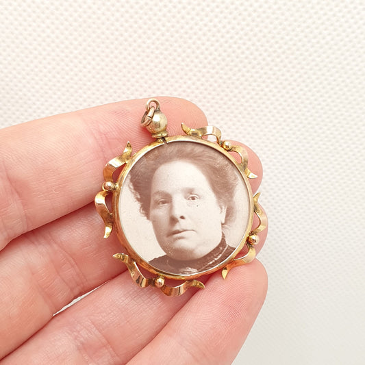 Antique 9ct Gold Locket Pendant Necklace Ornate Border Solid 375 9k Edwardian Vintage Fine Photo Picture Glass Womens Jewelry Jewellery