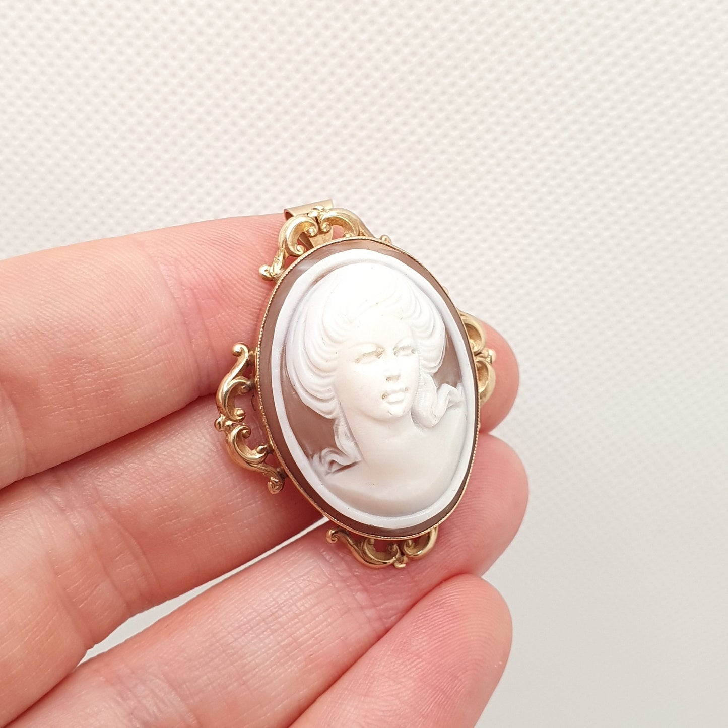 Vintage 9ct 9k Gold Cameo Necklace Pendant Brooch High Relief Fine Brooch Solid 375 Hand Carved Shell Italian Estate Jewelry Jewellery