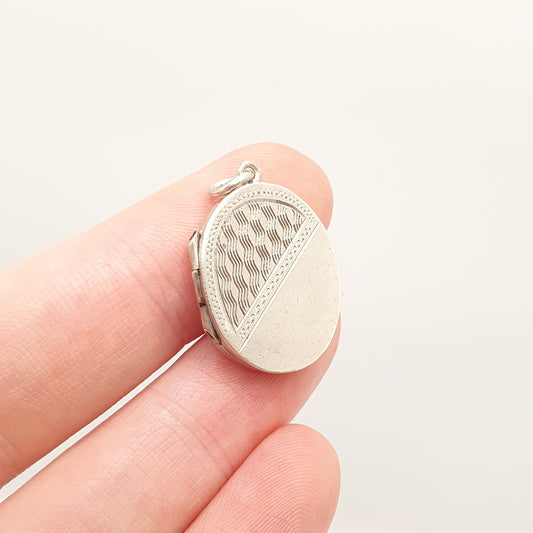 Antique Sterling Silver Locket Oval Geometric Engraved Vertical Pendant Picture Photo Vintage Small Solid 925 Womens Jewelry Jewellery
