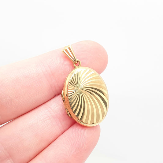 Vintage Rolled Gold Locket Necklace Pendant Oval Gyroscope Lined Pattern Gold Filled Picture Photo Womens Ladies Retro Jewellery Jewelry