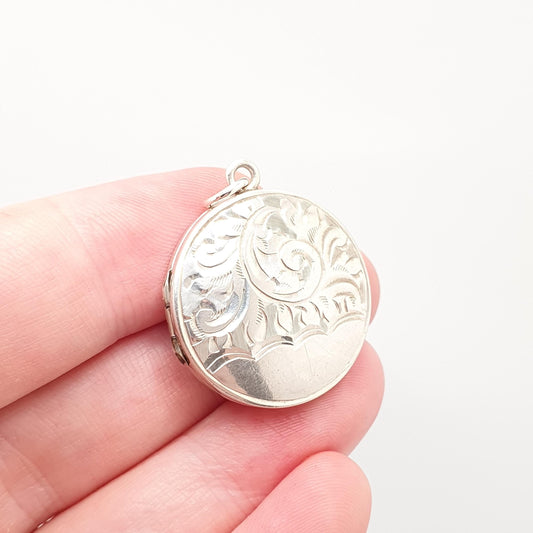 Old Vintage Sterling Silver Locket Round Circle Pendant Necklace Engraved Solid 925 Retro Picture Photo Jewelry Womens Ladies Jewellery