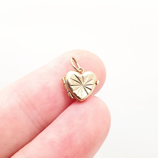 Vintage Solid 9k 375 Gold Heart Locket Tiny Cute All 9ct Small Necklace Cute Engraved Photo Picture Pendant Retro Womens Jewelry Jewellery