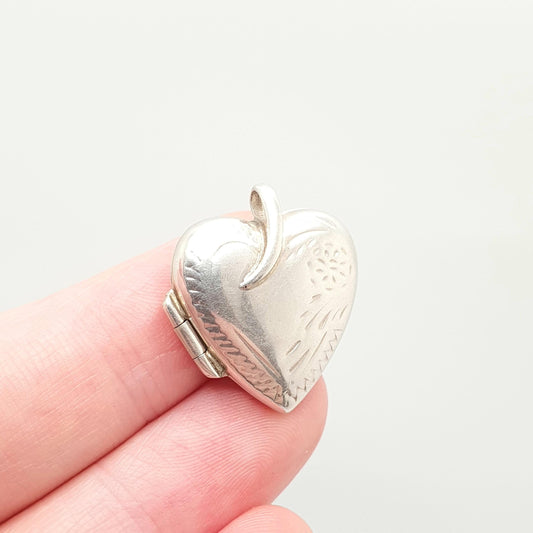 Vintage Sterling Silver Heart Locket Necklace Pendant Engraved 1980s Cute Picture Photo Love Gift Retro 925 Womens Jewelry Jewellery