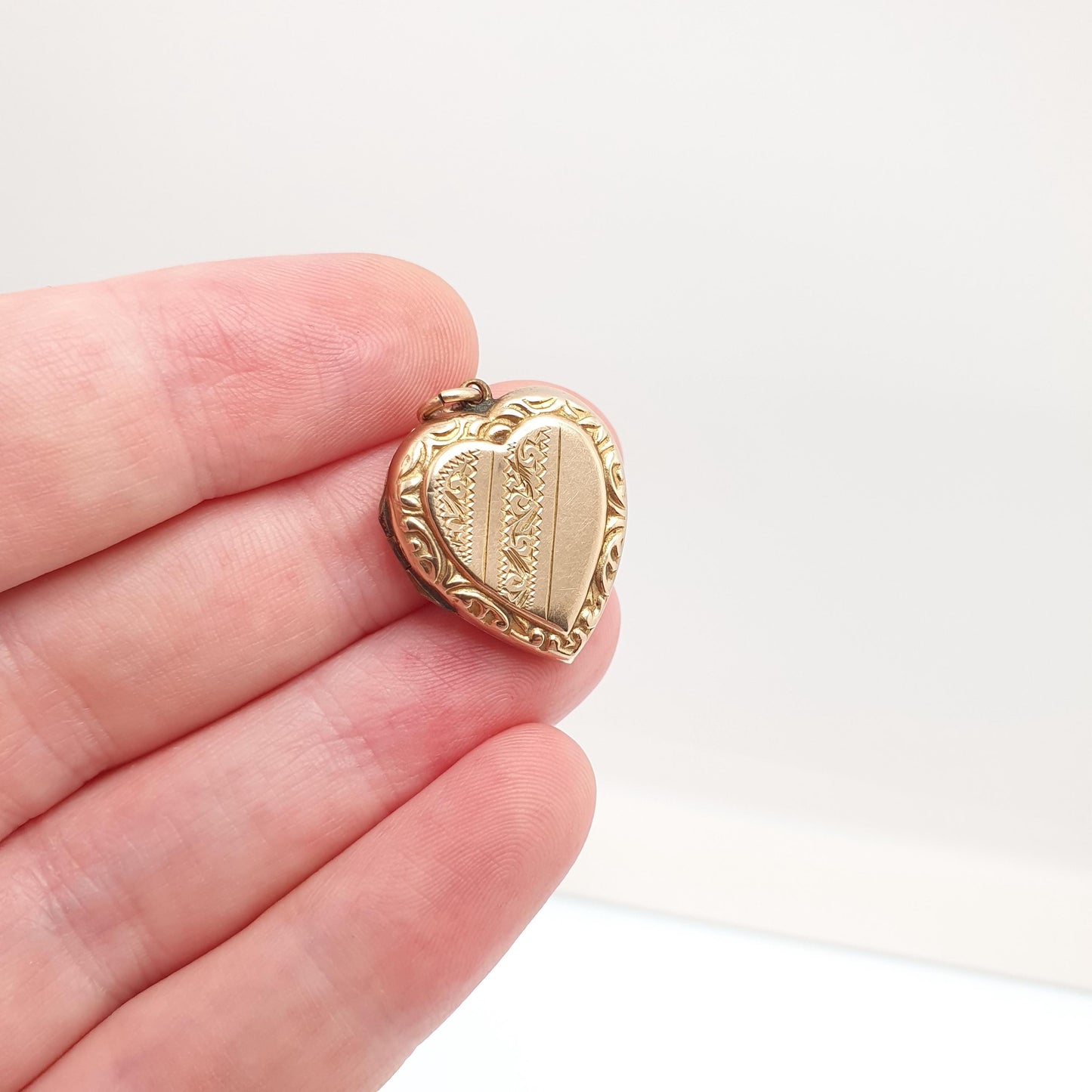 Antique 9ct Gold Heart Locket Cute Engraved Solid 9k 375 Pendant Fine Estate Love Gift Back & Front Necklace Retro Jewelry Womens Jewellery