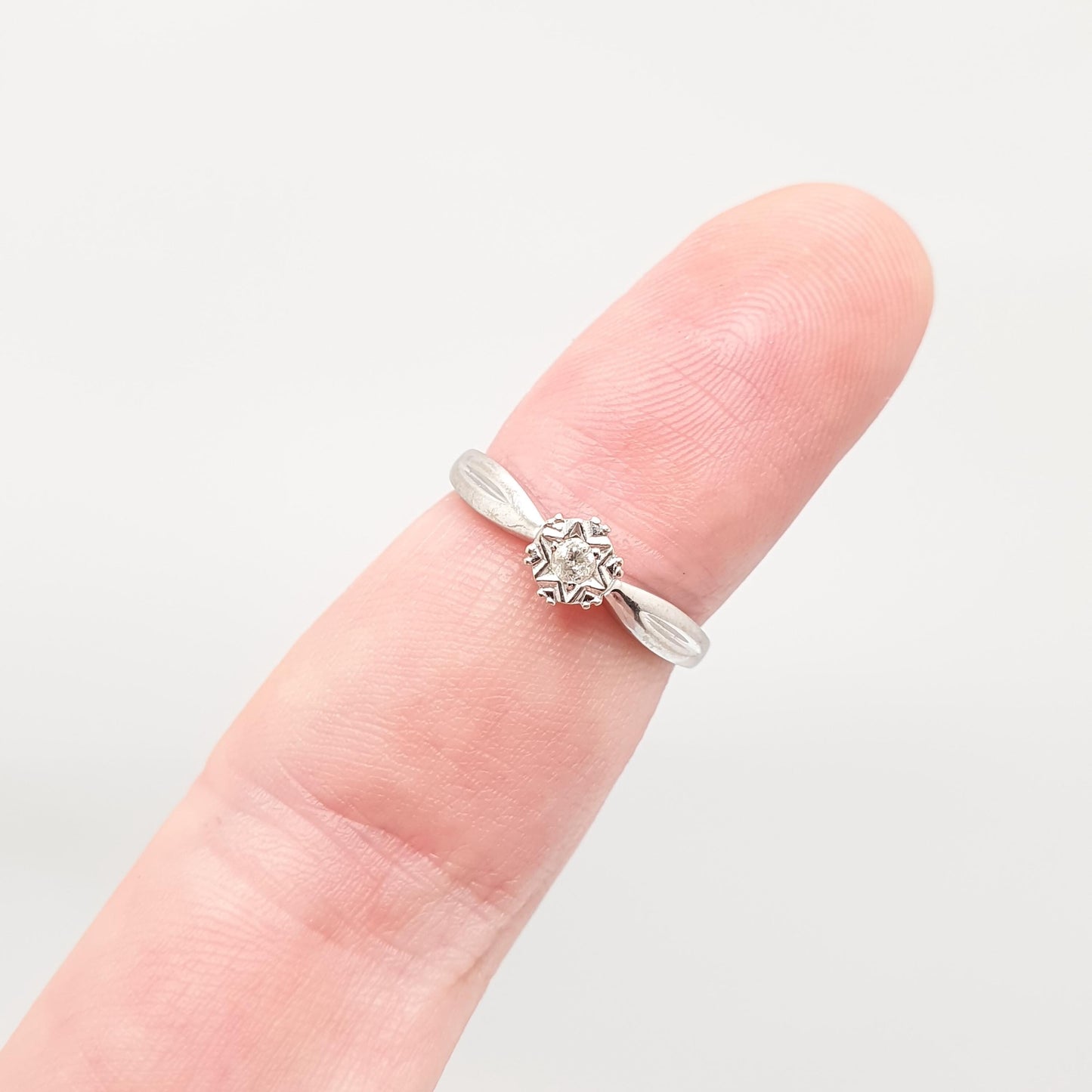 Vintage 9ct White Gold Diamond Ring Solitaire Star Setting Solid 9k 375 Natural Gemstone Wedding Gift Cute Sparkly Womens Jewelry Jewellery