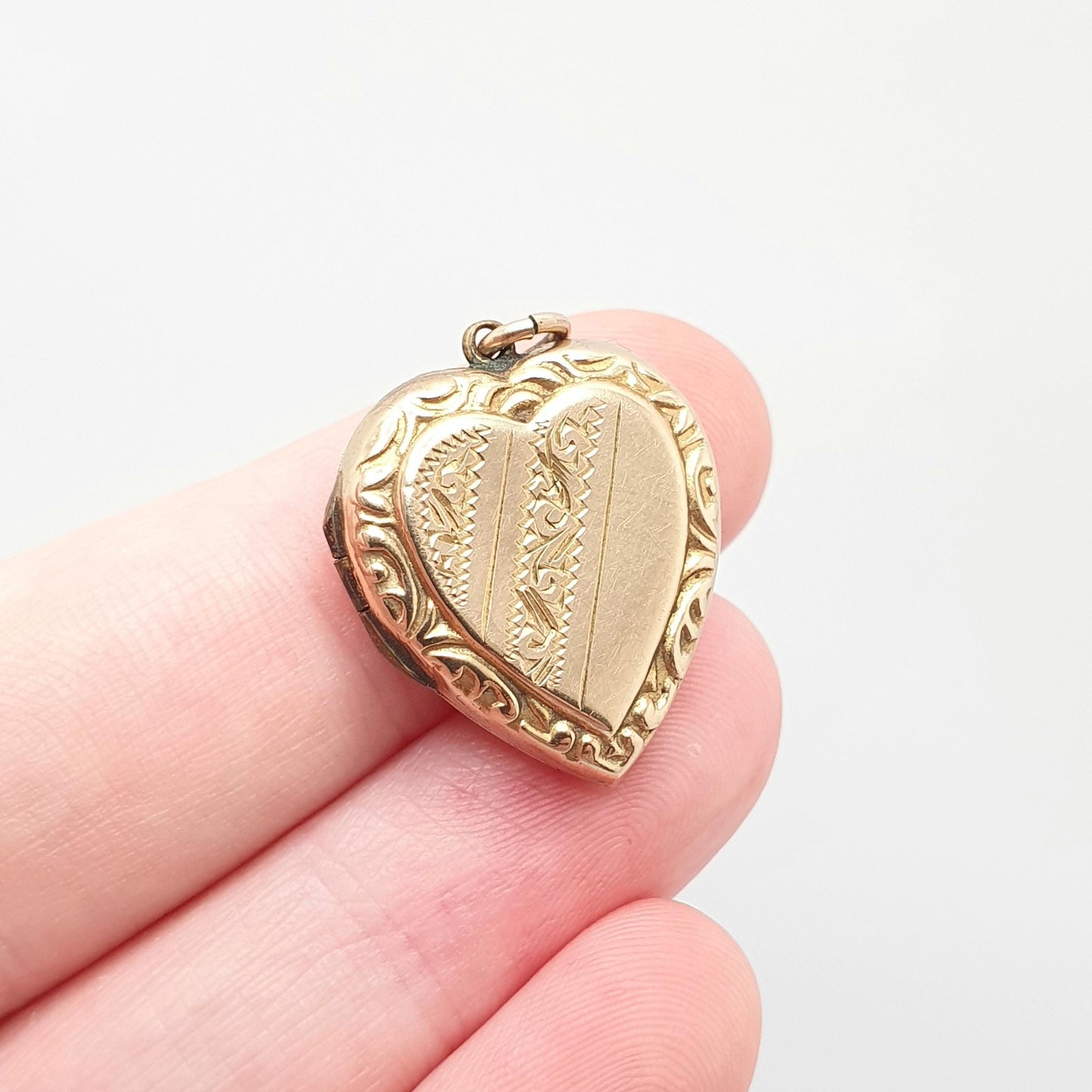 Antique 9ct Gold Heart Locket Cute Engraved Solid 9k 375 Pendant Fine Estate Love Gift Back & Front Necklace Retro Jewelry Womens Jewellery